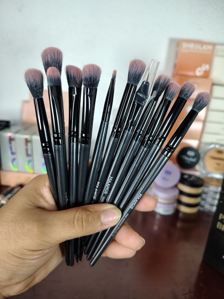 Brochas MAANGE Negras + Almacenamiento (set completo 18 pcs) 
