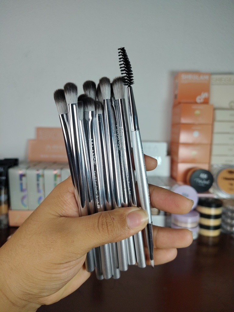 Brochas MAANGE plateadas (ojos - 13pcs ) 